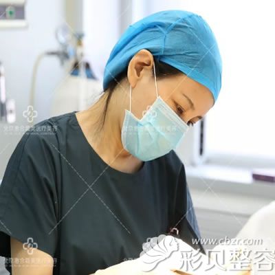 齊敏親自做雙眼皮綜合手術(shù)