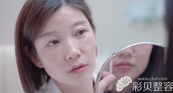 西安艾薇美整外荊萬理主任面診現(xiàn)場